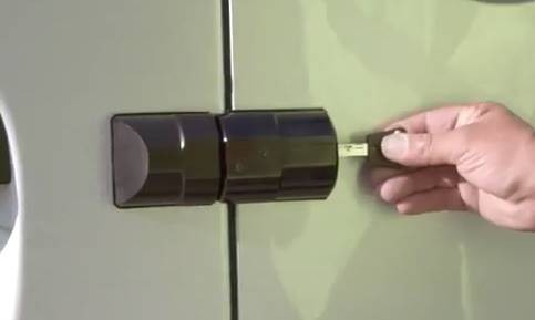 ArmadLock Mul t lock cadenas pour véhicules  utilitaires , pour la fermeture solide des portes