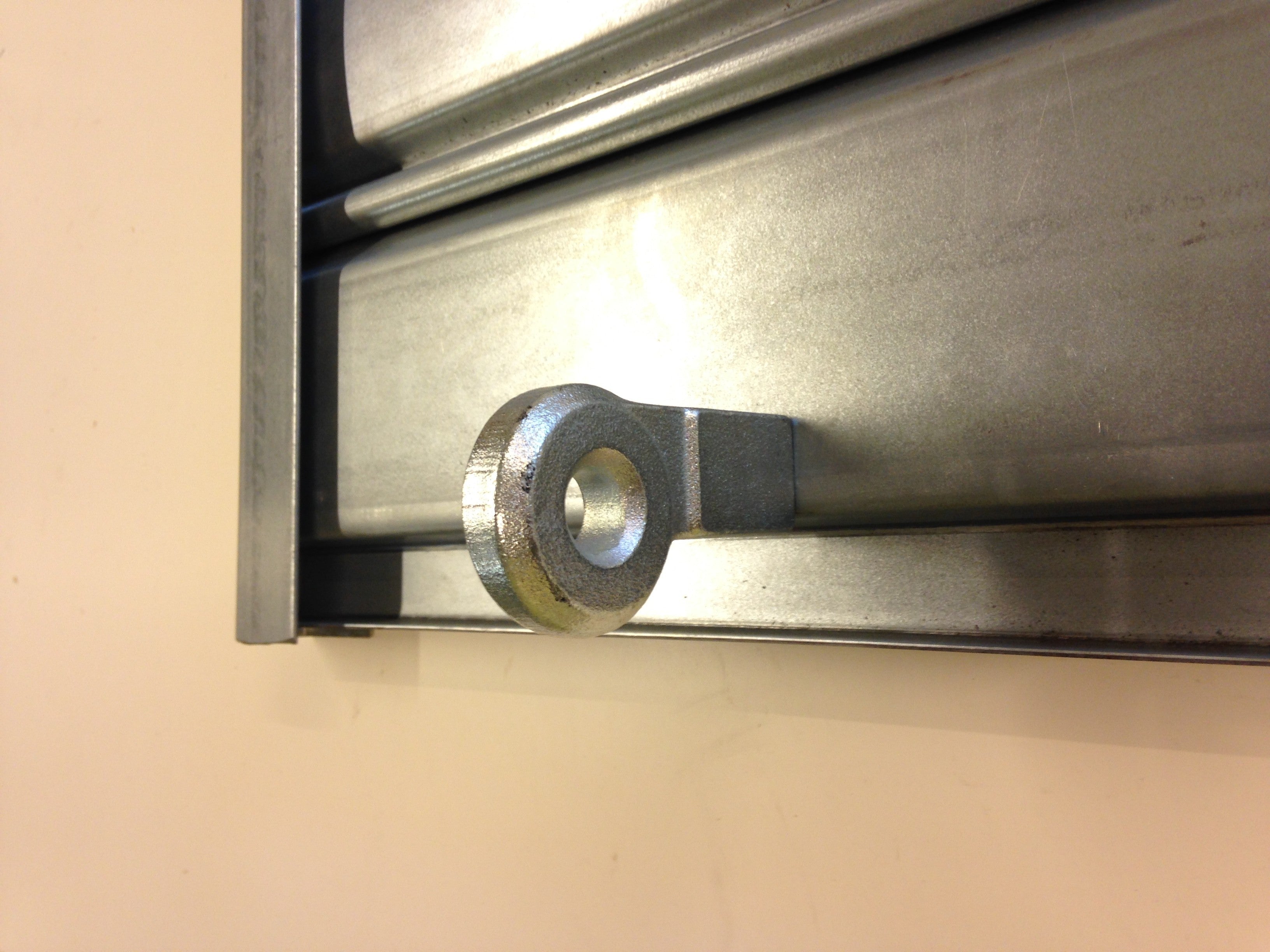 Porte Cadenas 695 Viro pour la fermeture des Rideaux Metalliques et Portes de Garage