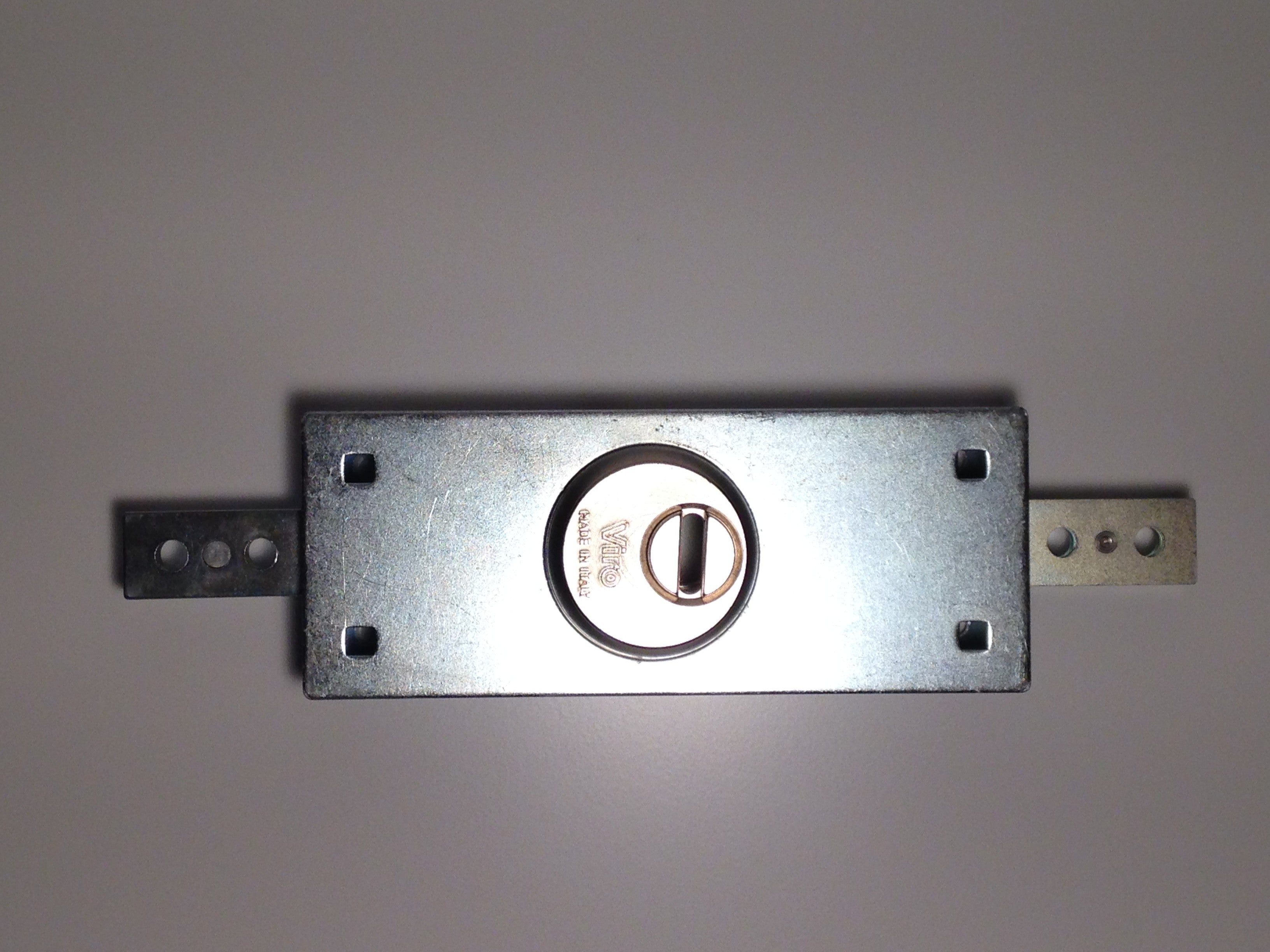 Serrure de securite VIRO 8271 pour rideau metallique et porte acier